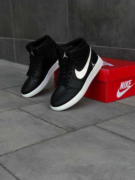 Жіночі кросівки Nike Jordan Black осінні шкіряні кросівки найк джордан