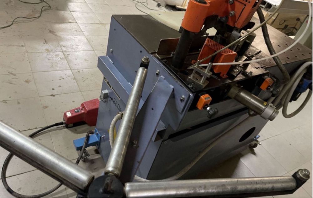 Кромкооблицовочный станок Hebrok AKV 88 D