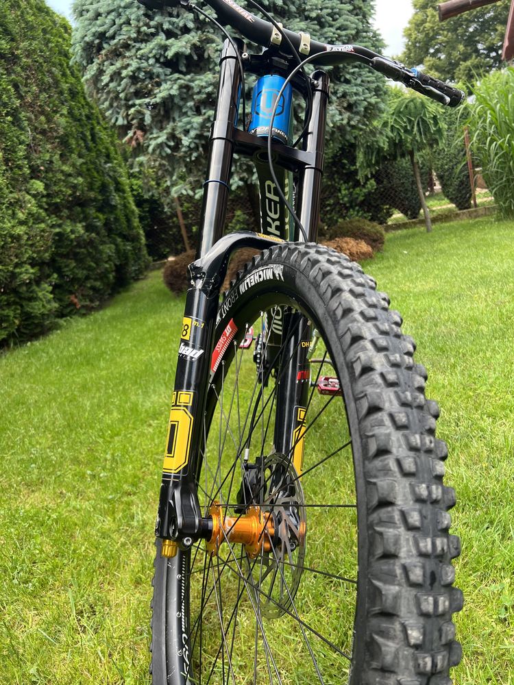 Mondraker Summum Carbon Pro Team (DH, FR)