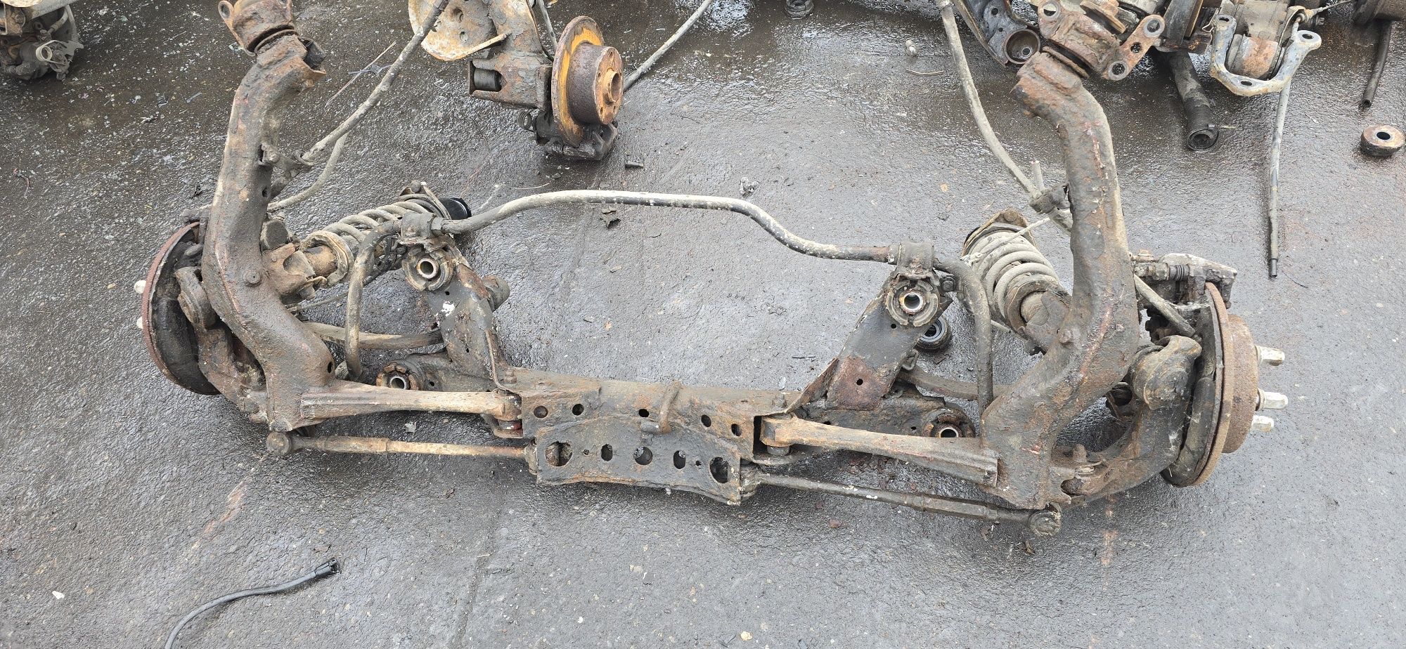 Belka oś sanki tył kołyska Toyota Avensis T25 2.0  2007 rok