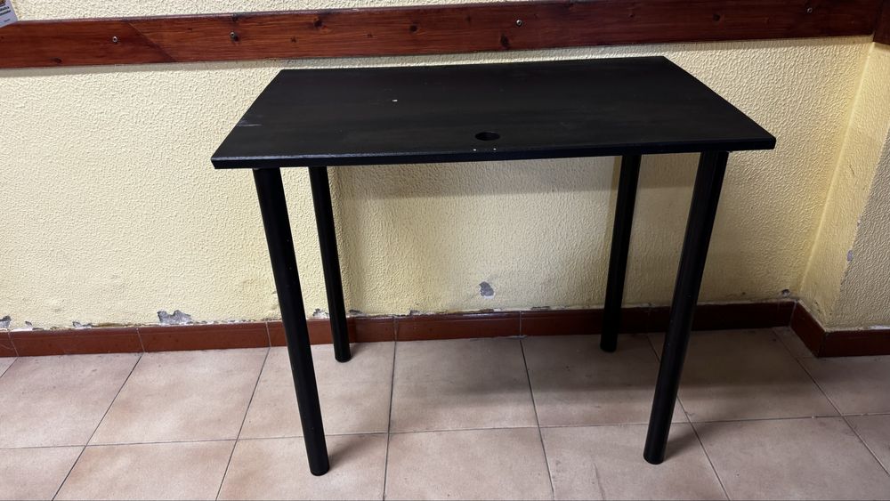 Mesa de madeira c/ pernas desmontavéis