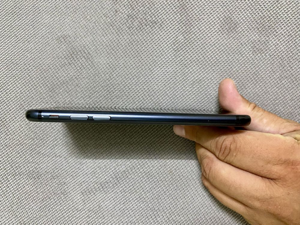 Продам IPhone 8/64