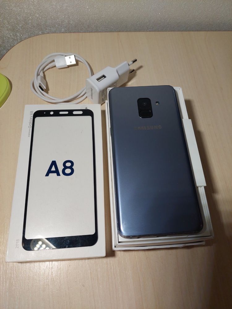 Samsung A8 телефон мобильный