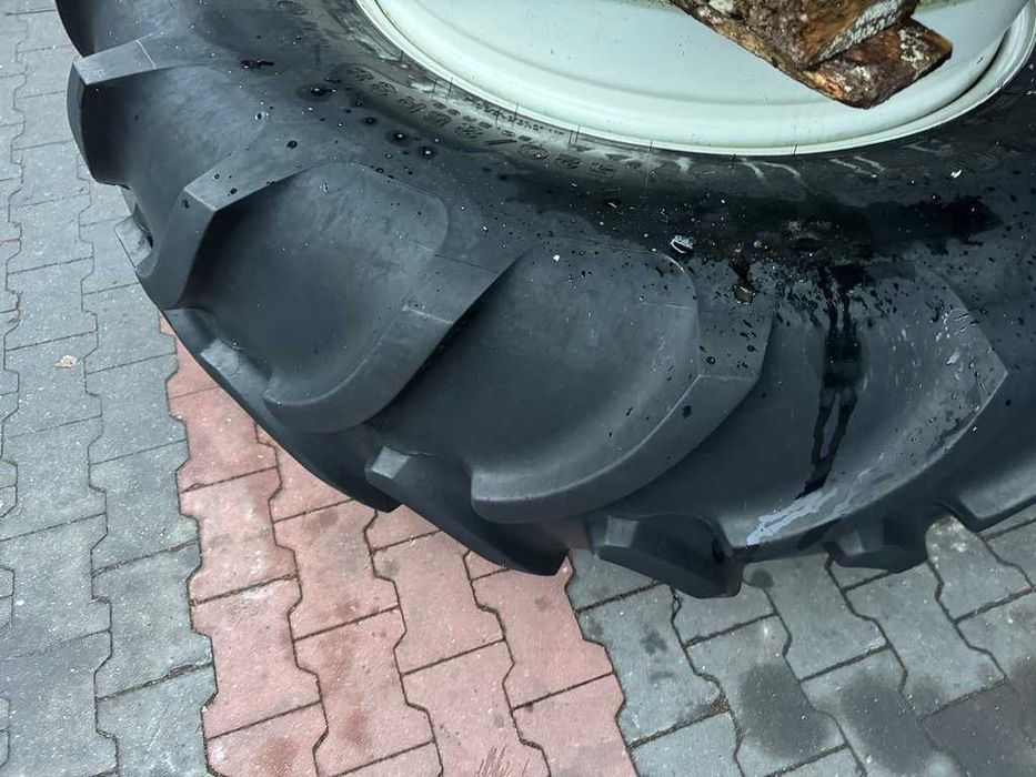 Koła bliźniacze tył R38 opony felgi komplet AGCO VALTRA FENDT MASSEY