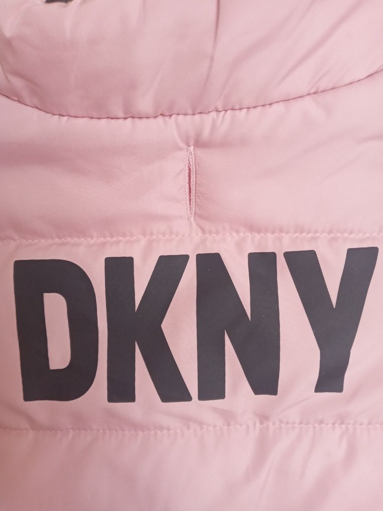 Красивая жилетка для собачки DKNY ( Оригинал).