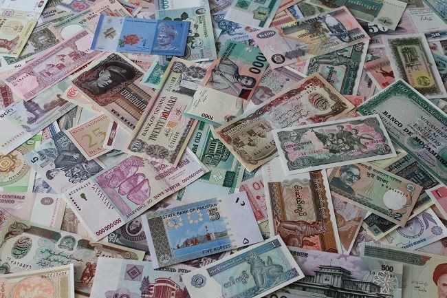 Бумажные иностранные банкноты боны и купюры