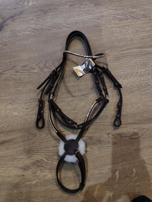 Nowe ogłowie z nachrapnikiem meksykańskim pony