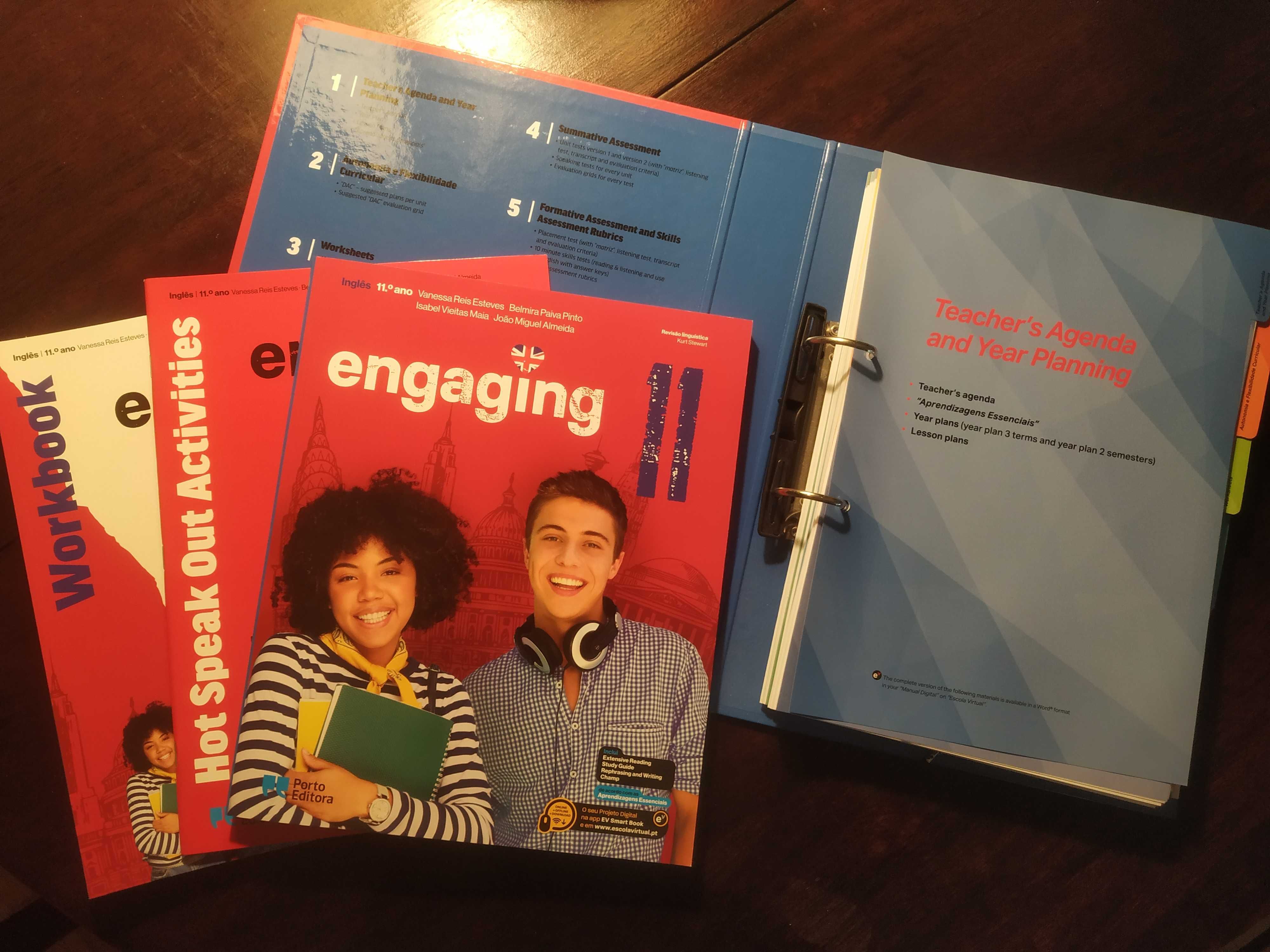 Dossier INGLÊS 11ºano - Engaging (Manual PROF e livros de exercícios)
