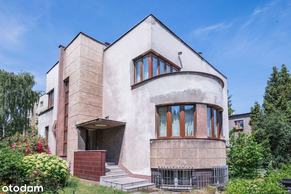 Piękna willa z dużą działką w samym centrum!