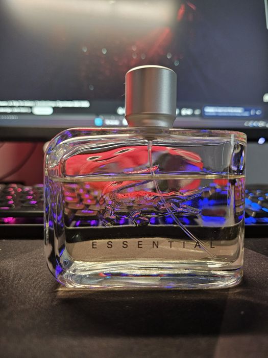Lacoste Essential