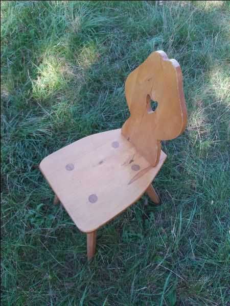 krzesła drewniane po 195 zł i stół 124 x 64 ( lite drewno )  za 445 zł