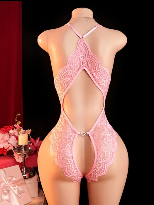 Zmysłowe erotyczne różowe body otwarte z delikatnej koronki XL