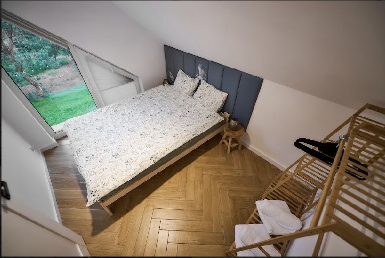 Domek wśród sosen z balią z jacuzzi i SAUNĄ , Borsk,