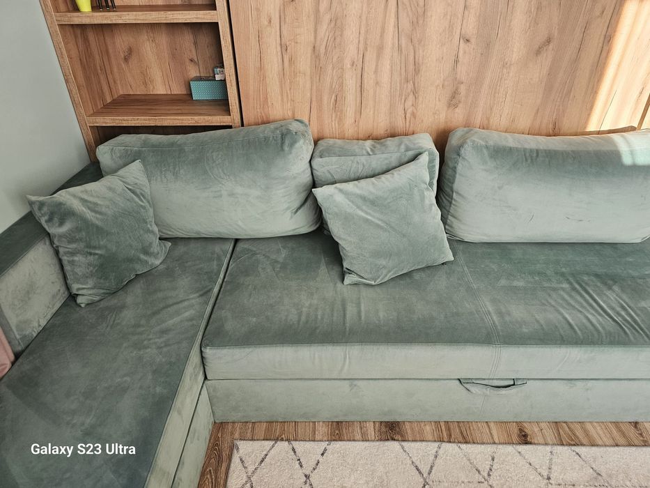 Naroznik z pojemnikami do przechowywania