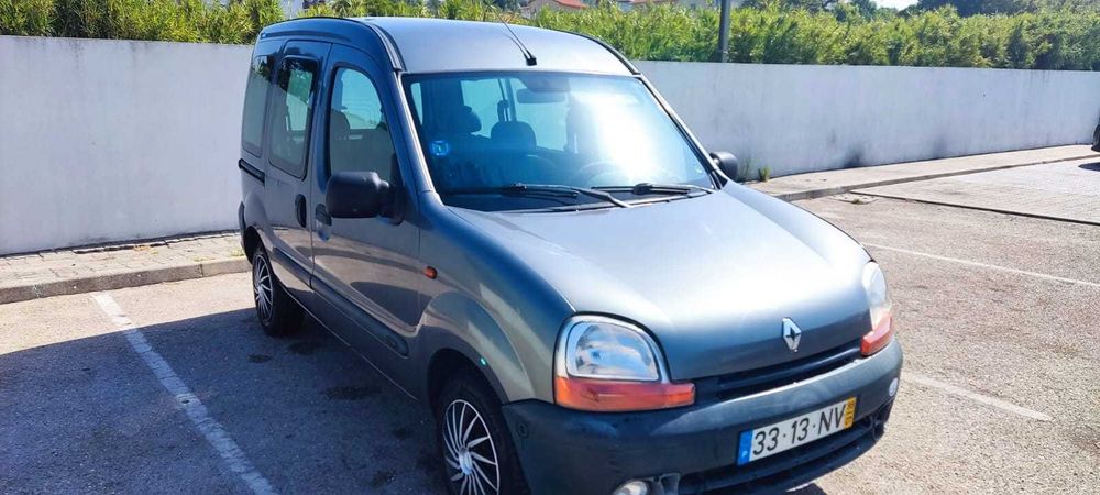 Renault Kangoo 1.4 gasolina, ano 1999, 5 lugares