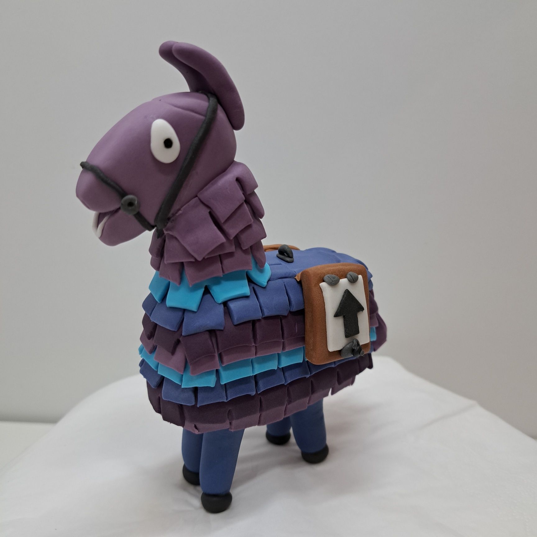 Lama Fortnite z masy cukrowej