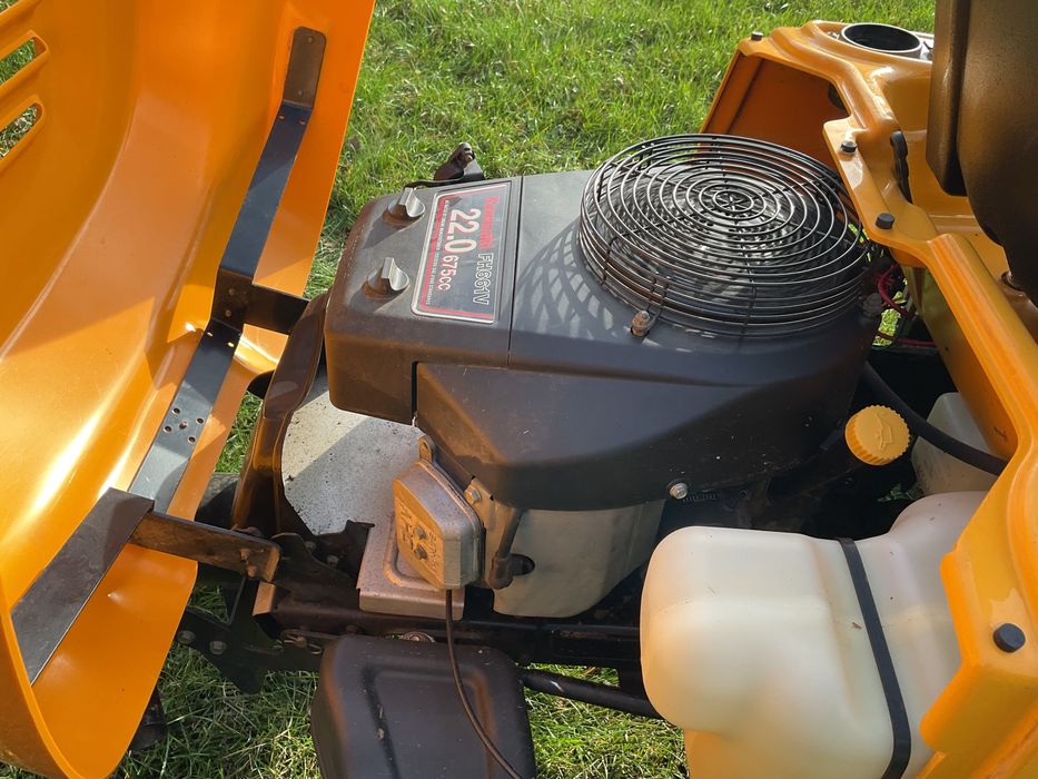 Traktorek kosiarka cub cadet Kawasaki 22 hp twin