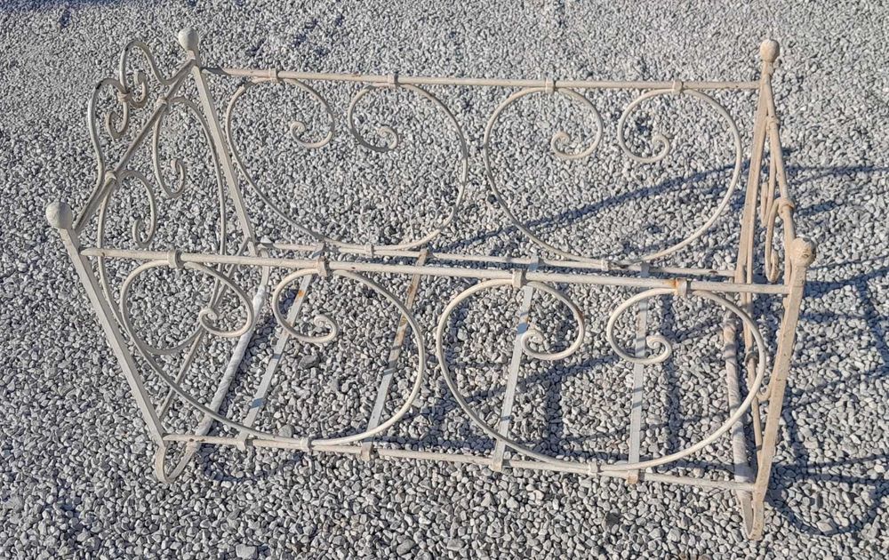Berço antigo em ferro