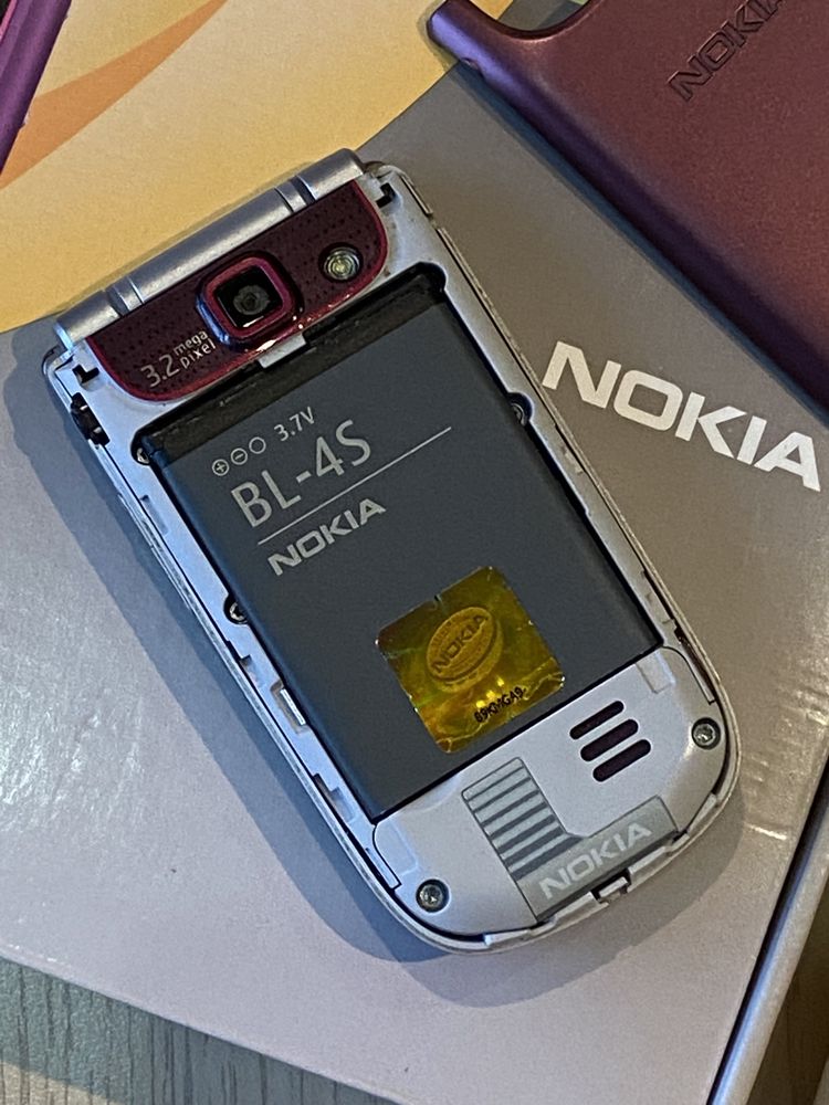 Телефон Nokia 3710 Fold