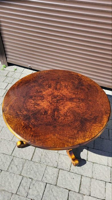 Вінтажний столик у стилі Барокко