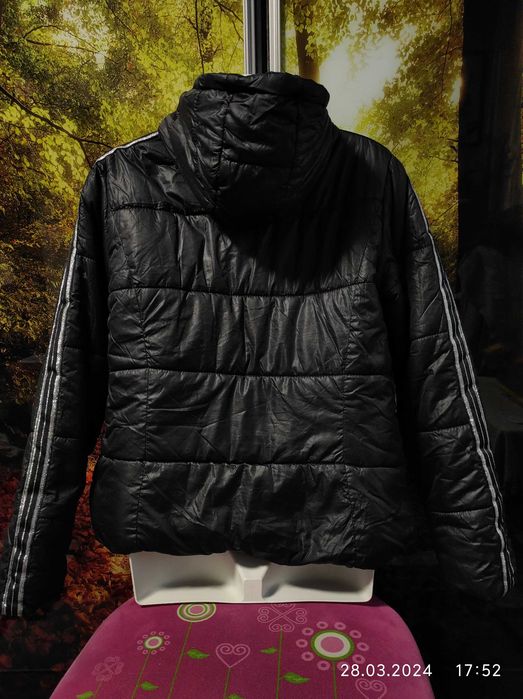 Чорна,демісезонна,спортивна куртка 44-46 р
