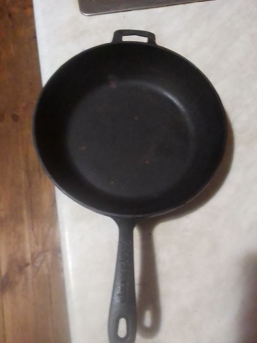 Продамчугуну сковорідку