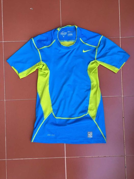 T-Shirt ginástica --- NIKE PRO COMBAT Dri-Fit -- Tam. M
