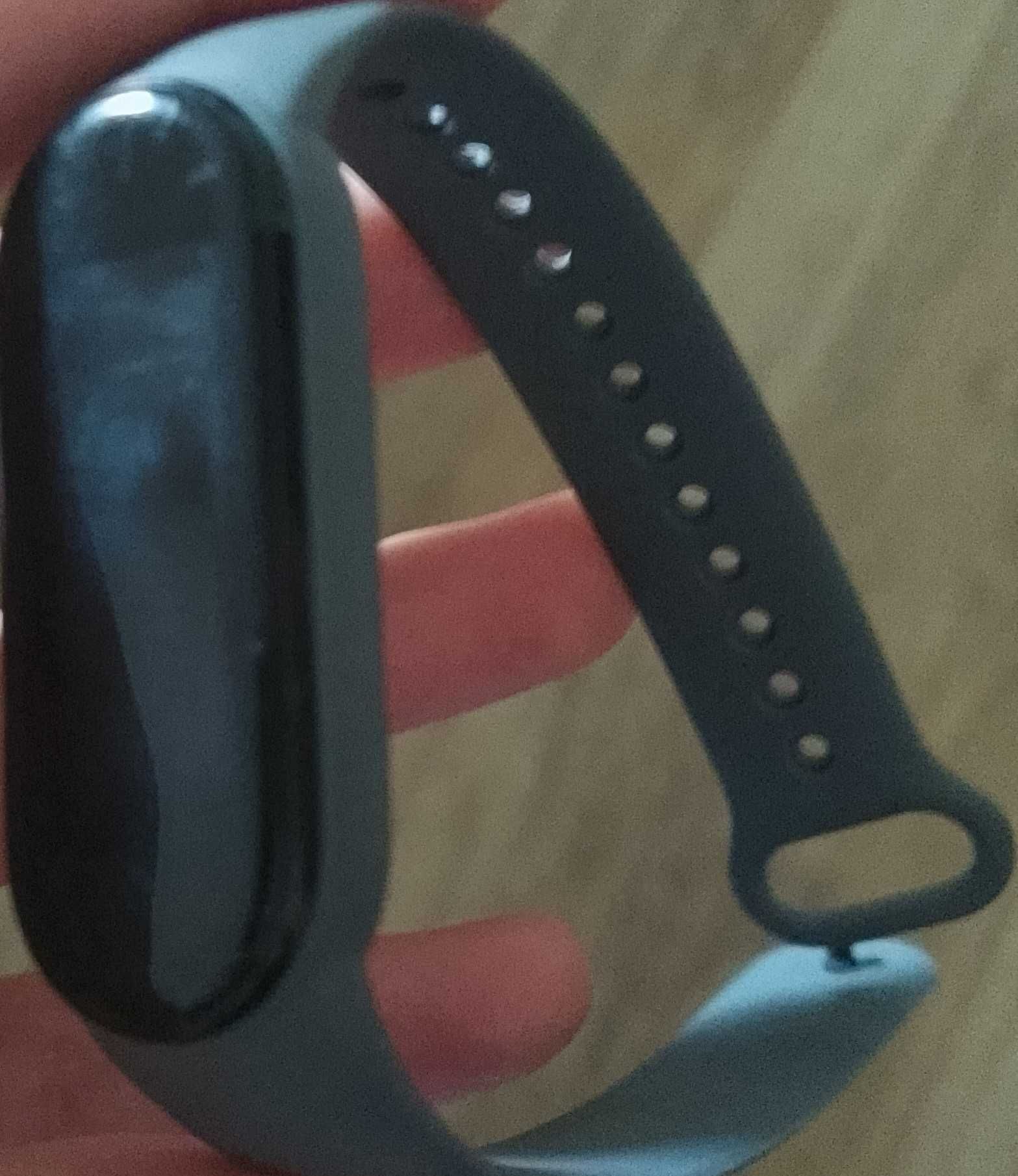 Продам часы Mi Band 5