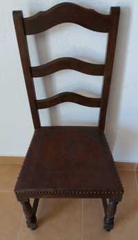 4 cadeiras em madeira de castanho