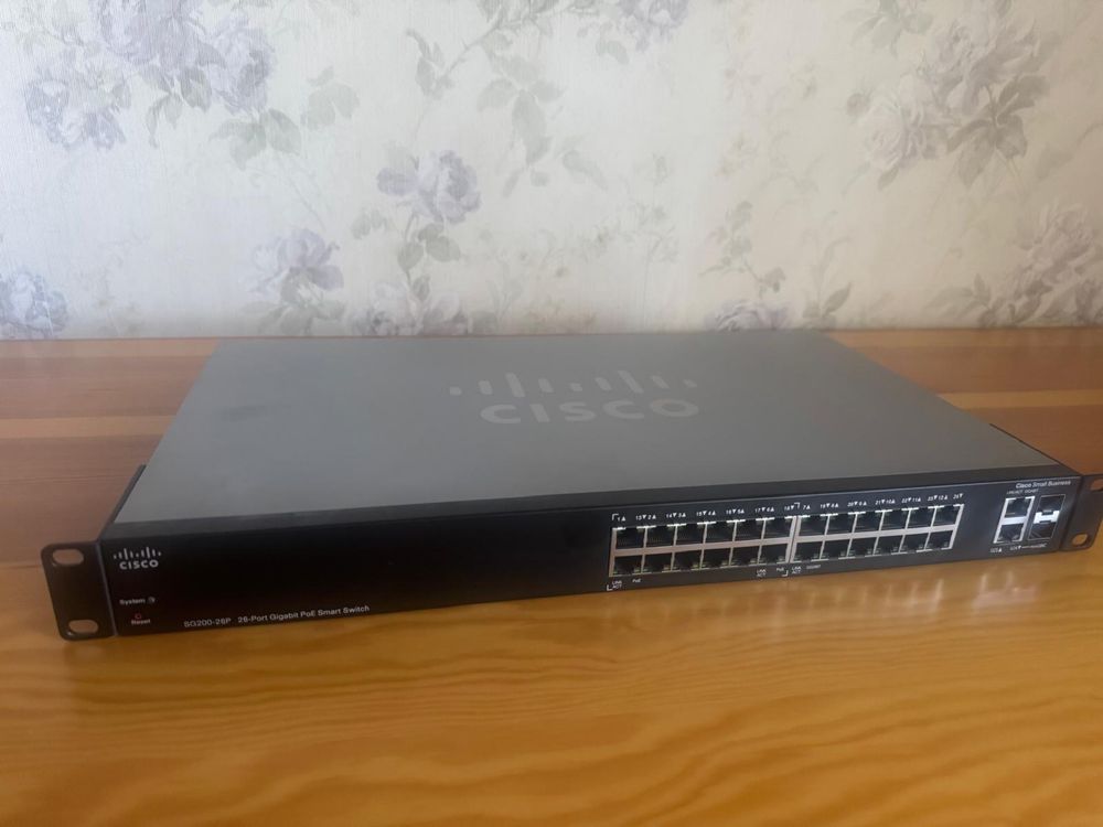 Світч (коммутатор) виробництва Cisco - 26 портів 1 GB, 12 із них - PoE