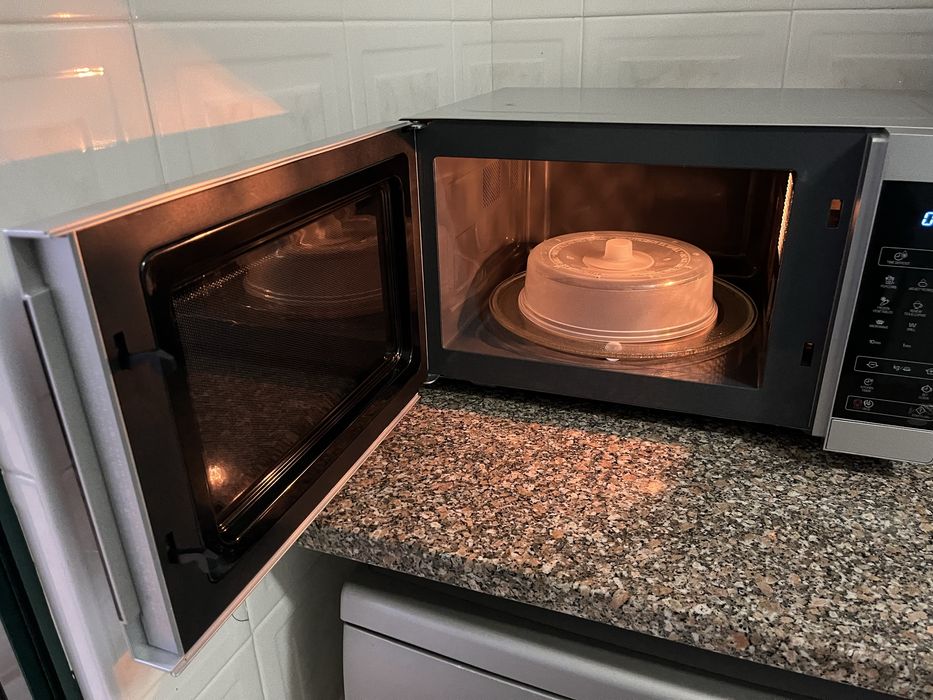 Micro-ondas Sharp YC-MG5 — Inox — Grill