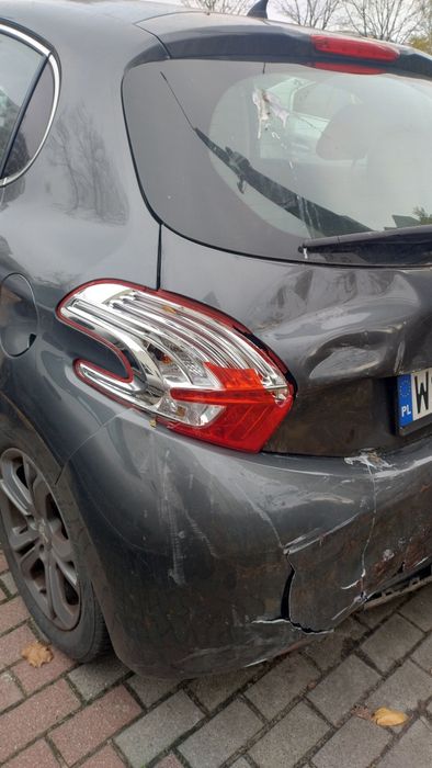 Peugeot 208 z 2016 r. z przebiegiem 70.000 km uszkodzony Warszawa