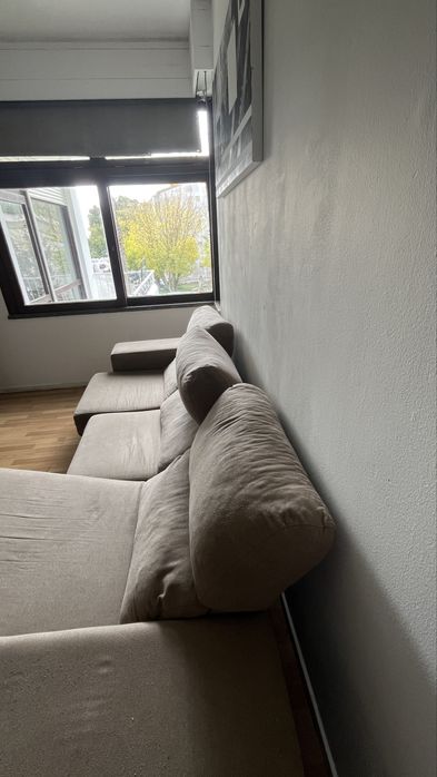 Sofá com chaise longue e assentos deslizantes – bom estado