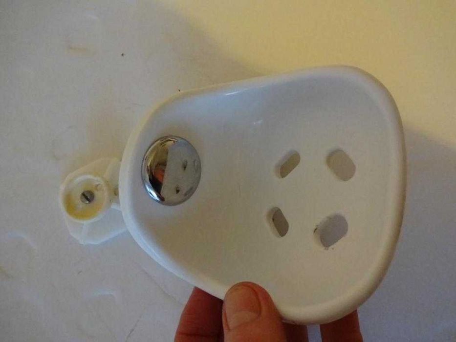 Mydelniczka Biała Z Mocnego Tworzywa, Dodatek Srebrny - Do Zawieszenia