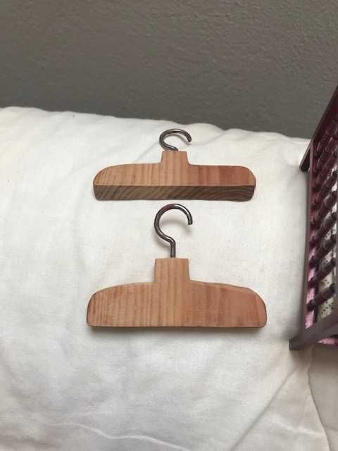 Brinquedos - Cama, cadeira refeição e cabides