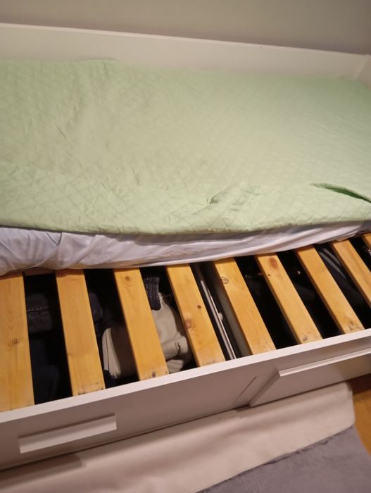 Cama de solteiro em ótimo estado