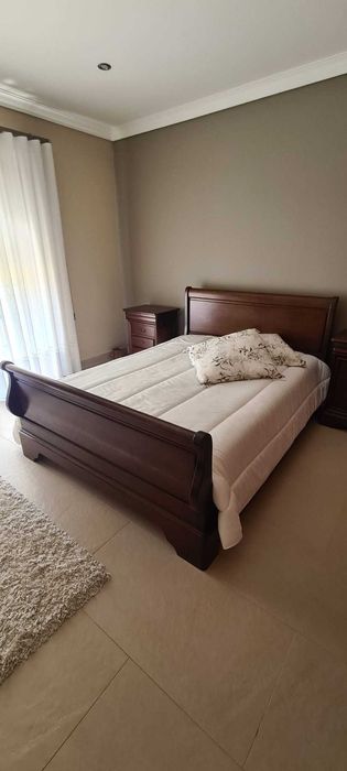 Cama Casal + 2 mesas cabeceira