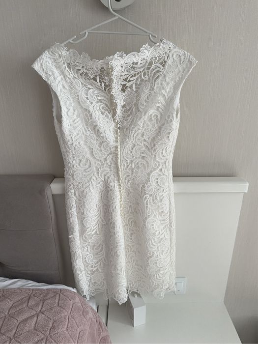 Весільна сукня.