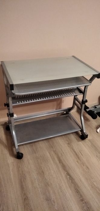 Biurko Komputerowe Ze Szklanym Blatem
