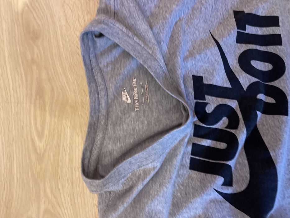 T-shirt Nike estampada cinzenta tamanho S