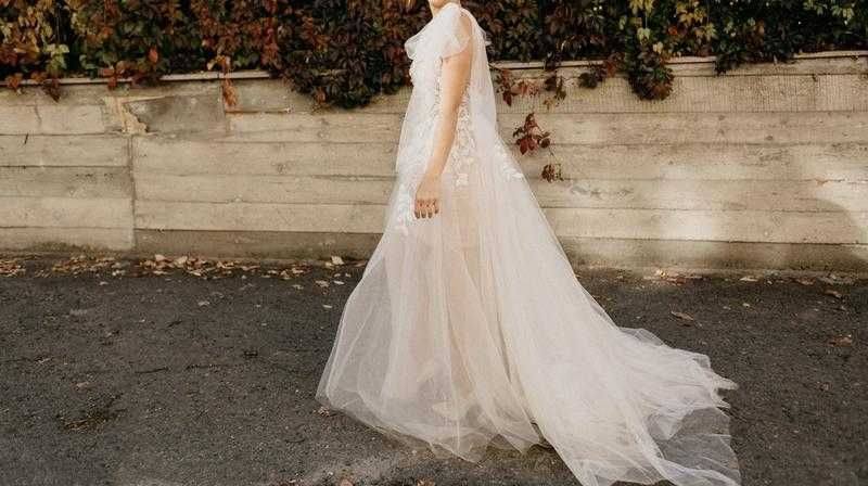 Весільна сукня колір беж/айворі
