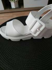 Sandały w kolorze białym w rozmiarze 39