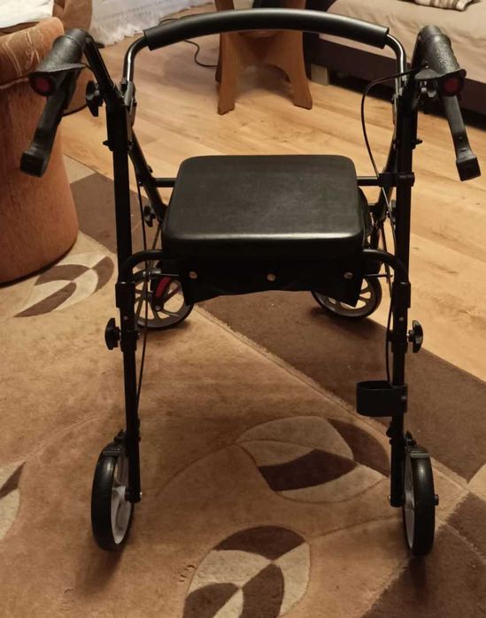 Chodzik, balkonik dla seniora.