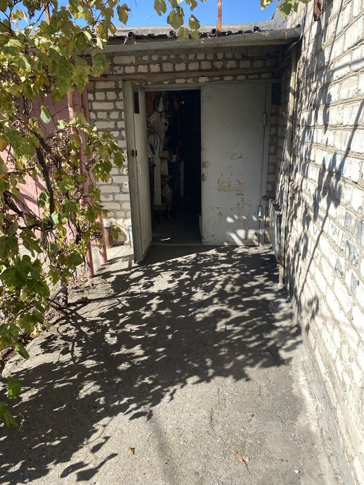 Гараж напротив дома Парковая 10