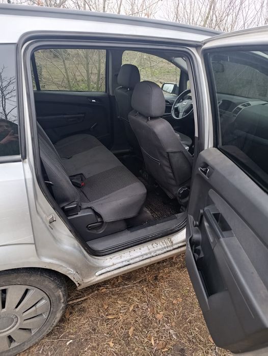 Опель зафіра б на повному ходу