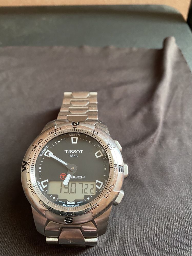 Часы Tissot t touch