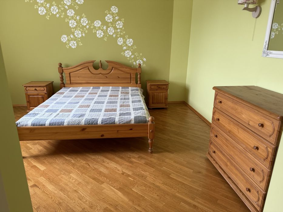 Спальний гарнітур з натурального дерева, ліжко, 2 тумби, комод