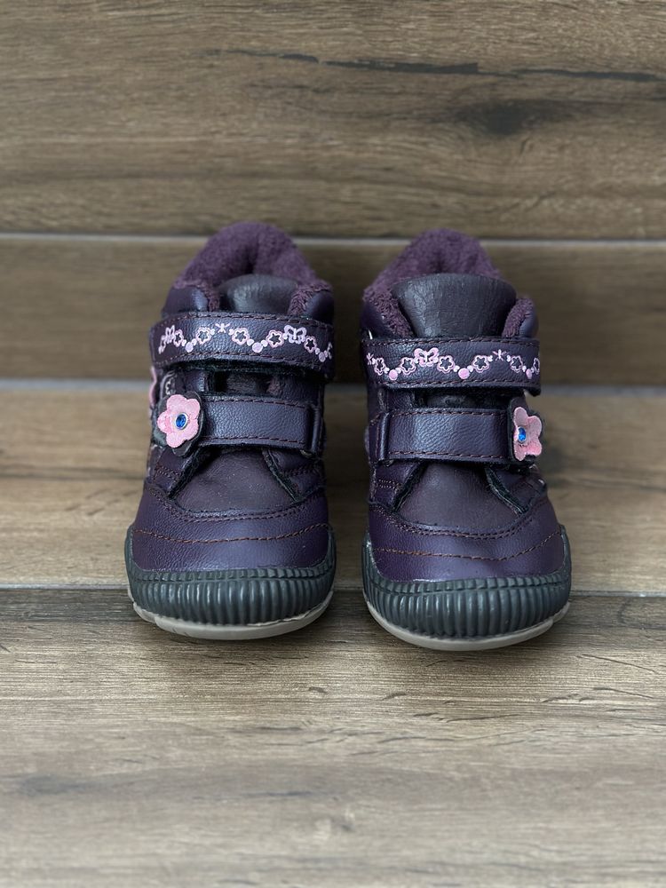 Urocze buciki na wiosne dla dziewczynki fioletowe 23 na rzepy