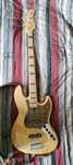 Baixo Marcus Miller V7
