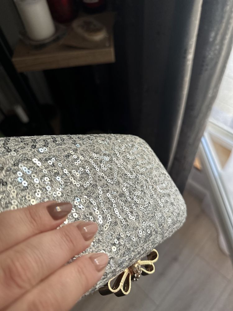 Klasyczna elegancka torebka / kopertówka z cekinami
